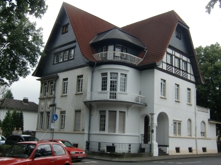 Krefeld-Uerdingen : Burgstraße, Villa im Heimatstil des Späthistorismus erbaut 